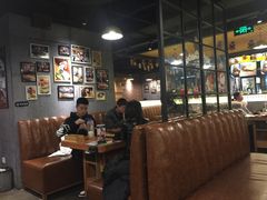 大堂-肥肥虾庄·金牌油焖大虾(杨园滨江时代walk店)