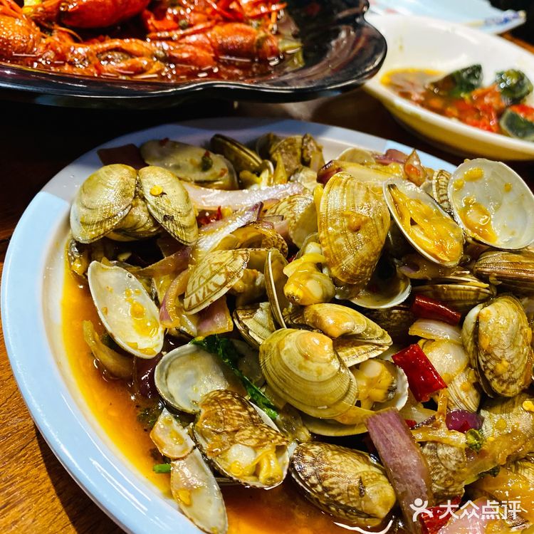乌鲁木齐探店｜乌鲁木齐店夏天来了可以吃小龙虾哈啤酒啦！！！
