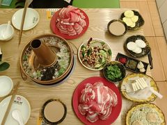 -洞庭洲·防空洞火锅·烧烤·铜锅涮肉(新百广场店)