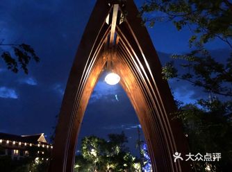 樓道是开放式的设计，大厅、电梯间的空间很大，通风透气