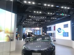 -TESLA 特斯拉(上海太古汇体验店)