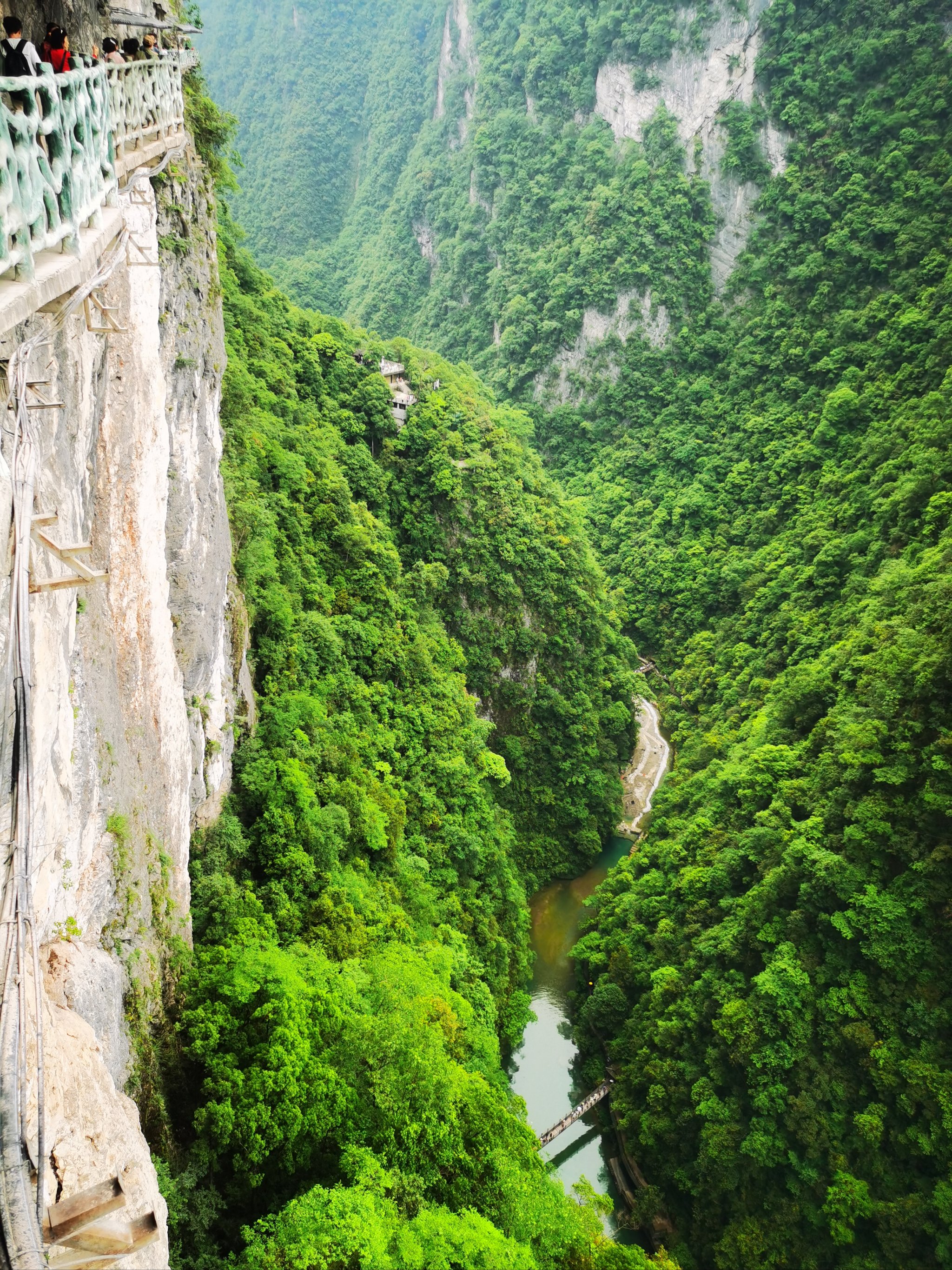 鹤峰屏山大峡谷