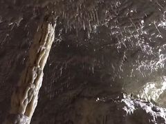 -波斯托伊纳溶洞