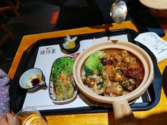 -煲仔皇腊味煲仔饭(经四万达店)