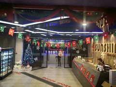 【梧桐阳光游泳健身】“圣诞元旦•跨年庆典”特定于12月23日（周六）举行盛大跨年庆典活动，届时前60名老会员续费、新会员入会将享受史无前例的最低折扣并可参与“双旦双奖”的砸金蛋游戏环节。辞旧迎新、惊喜-梧桐阳光国际游泳健身会所(亚运村店)