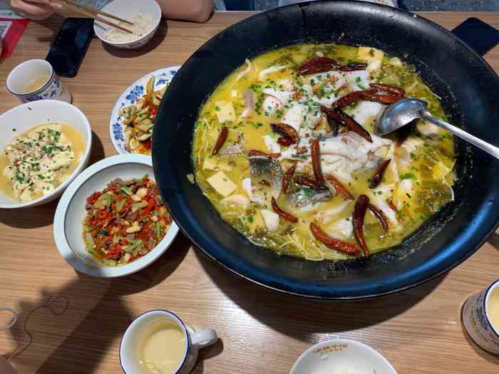 丰盛小馆·老坛酸菜鱼(麓谷信息港店)-"就在工作的地方附近,停车也挺