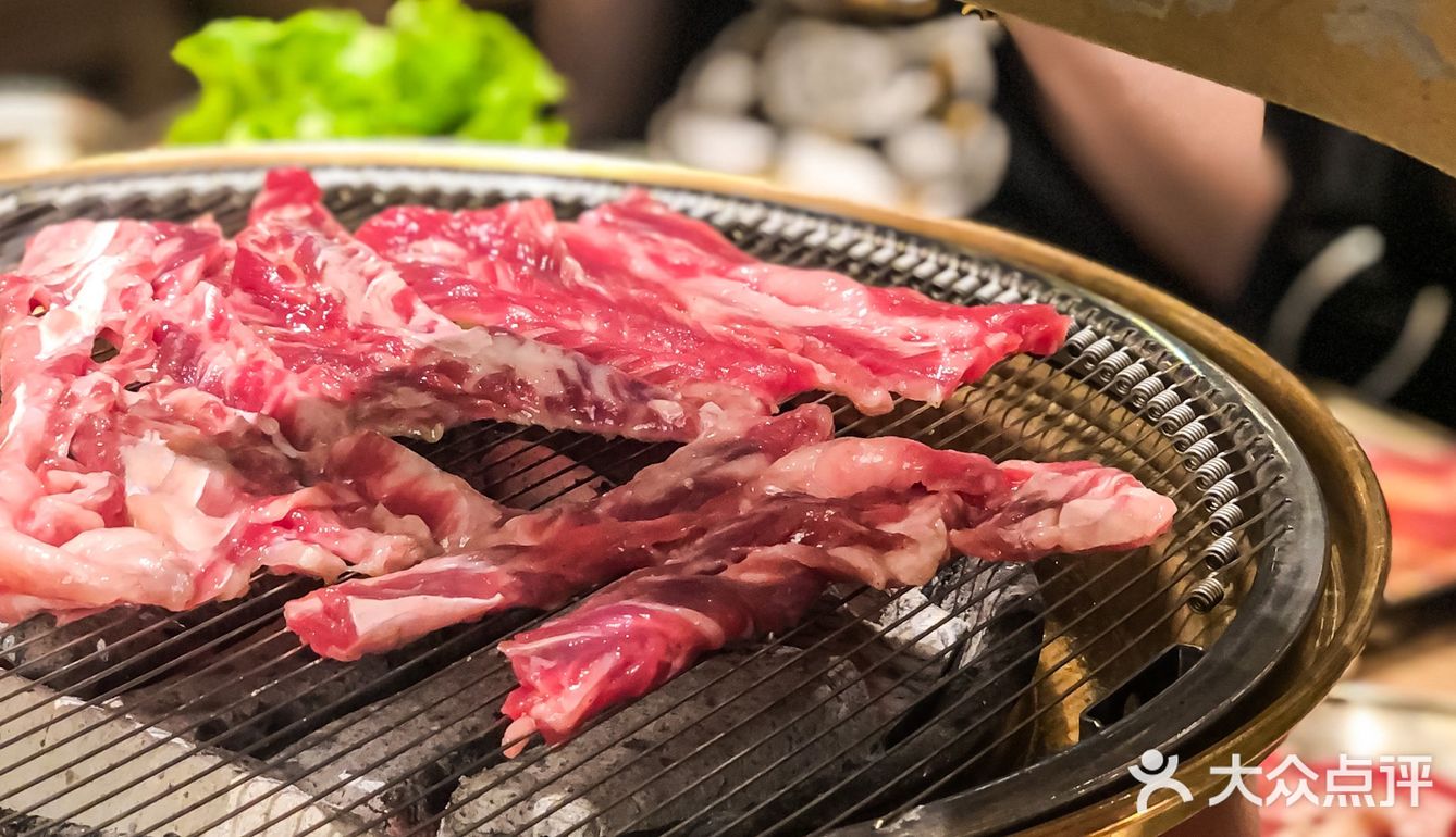 火遍全国的烤肉，终于吃到了…