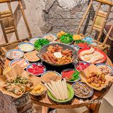 冲着他家的有颜有料锅而来，结果他家环境惊艳四座！