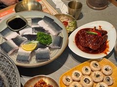-草家酱蟹炭火烤肉店(珲春南路一店)