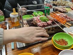 -哈尔滨小酒馆·鲜肉现穿自助烧烤(康新花园店)
