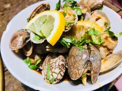 -沪小二炭火蛙锅(淮海中路美食不夜城店)