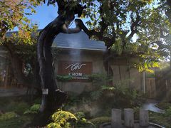 -Chom Cafe and Restaurant