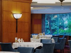 -深圳富苑皇冠假日套房酒店