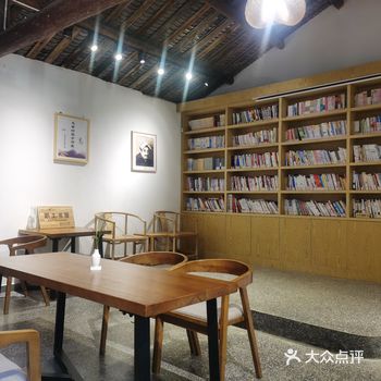 三径书院。于我而言，是竹艺村里早起的一杯咖啡