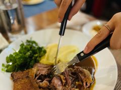 优雅女士切鸭腿-LA MAISON公鸡和龙(蛇口店)