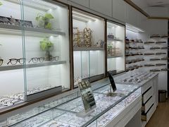 -翰佐蔡司小乐圆·依视路星趣控·暴龙眼镜折扣店