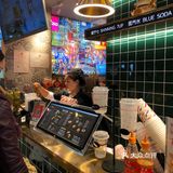 每个人都是一杯奶茶一个鸡蛋仔