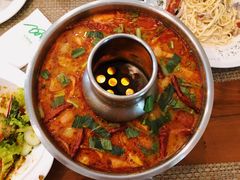 -Chom Cafe and Restaurant