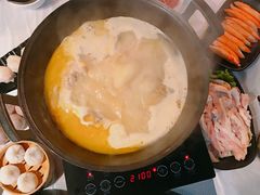 -鲜入围煮花胶鸡海鲜火锅