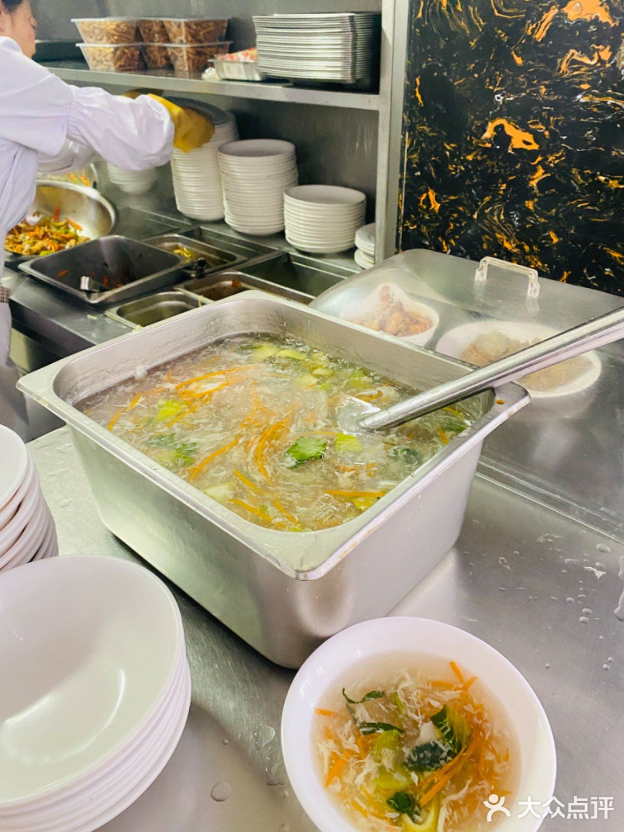 晒一下我们单位食堂的工作餐