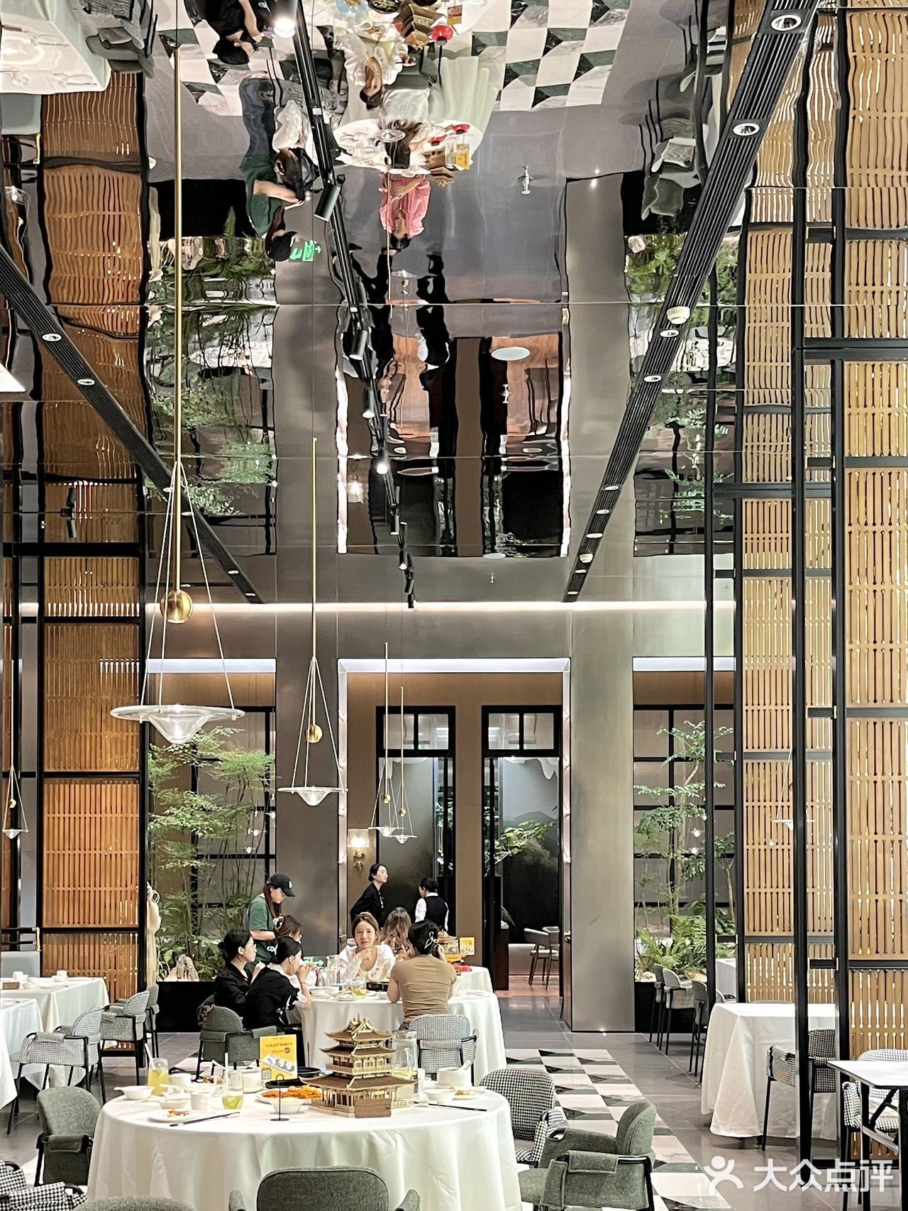 南宁老牌酒家缘林这美景！！你在诱惑谁呢？