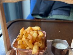 炸薯条配黑松露酱-THE PRESS(申报馆店)