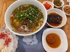 -呷佬·长沙手工米粉(金沙江路店)