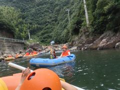 -安吉龙王山峡谷漂流