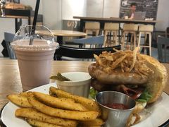 草莓奶昔-HELLO 27 意面·沙拉·帕尼尼