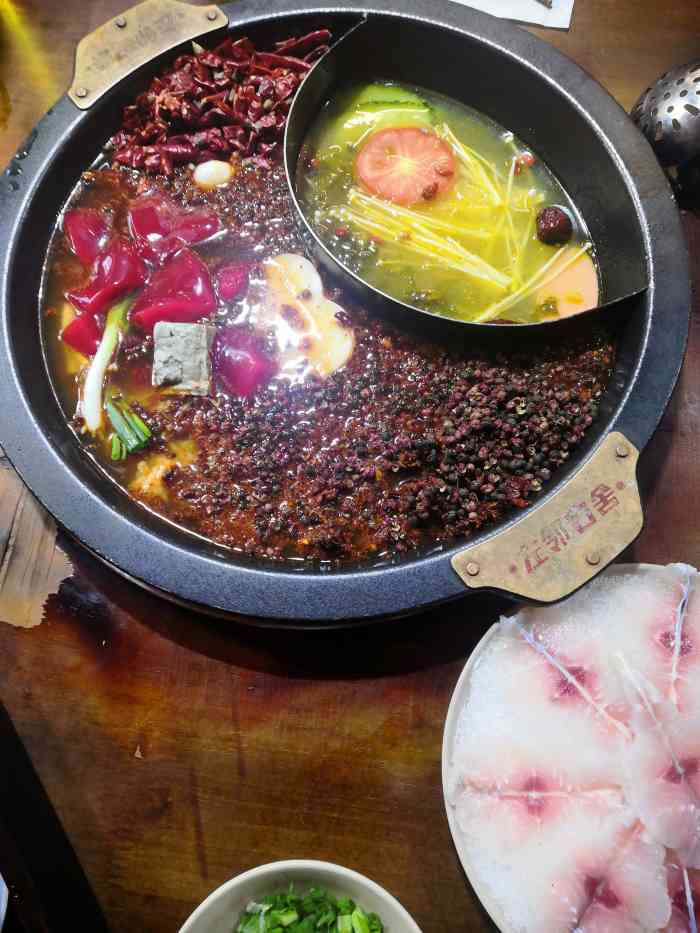 左邻右舍社区火锅(新都社区店)-"环境布置就很亲切 看得出来老板真的
