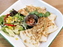 鸡肉馅饼配迷你沙拉-HELLO 27 意面·沙拉·帕尼尼