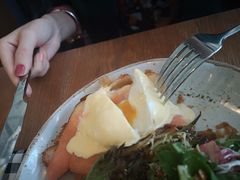 熏三文鱼班尼迪克蛋-ROAST coffee & eatery