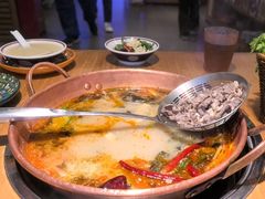 -洱火云南酸菜牛肉火锅(石景山当代商城店)