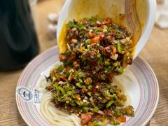 -歹歹的加个面过油肉拌面