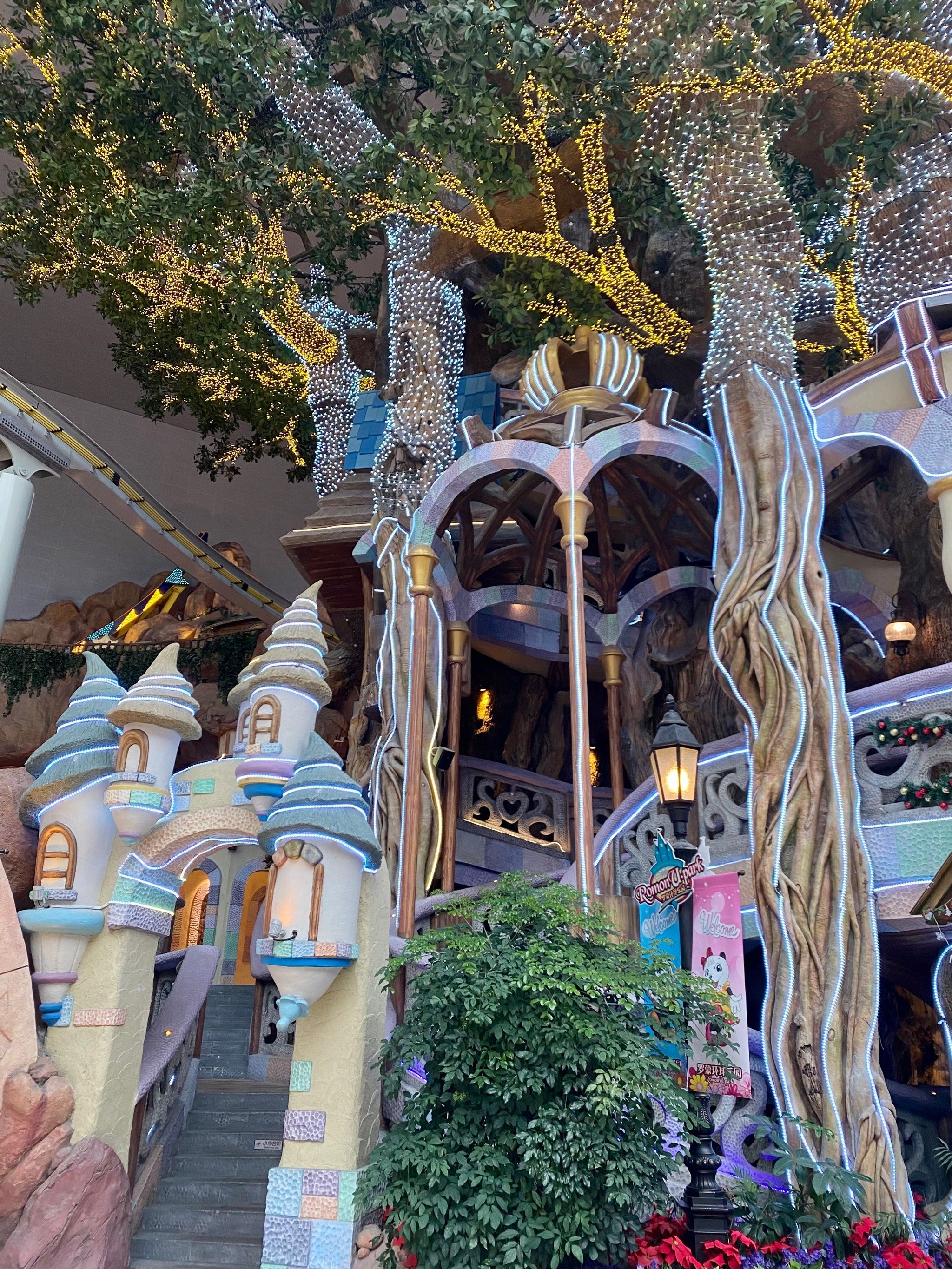 4万平,建筑面积20万平,体量确实挺大了
对比了下上海蓝精灵乐园