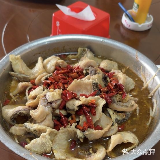 一家人川菜馆(铁路街)