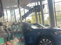 -成都中升之星奔驰4S店