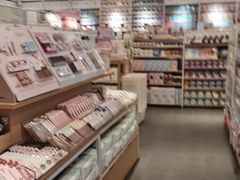 -名创优品(江南新地店)