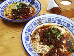 -渝之汇牛肉豌杂面