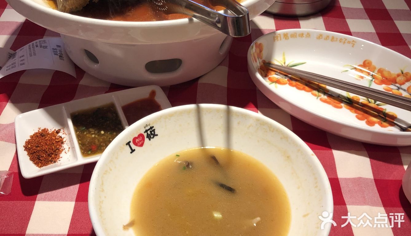 随便点了几个菜，他们家的汤真的好喝，还点了个肉夹馍