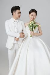 -樱花婚纱摄影