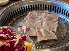 澳洲谷饲落雪三骨牛仔骨-石頭記榴莲烤肉(万达金街店)