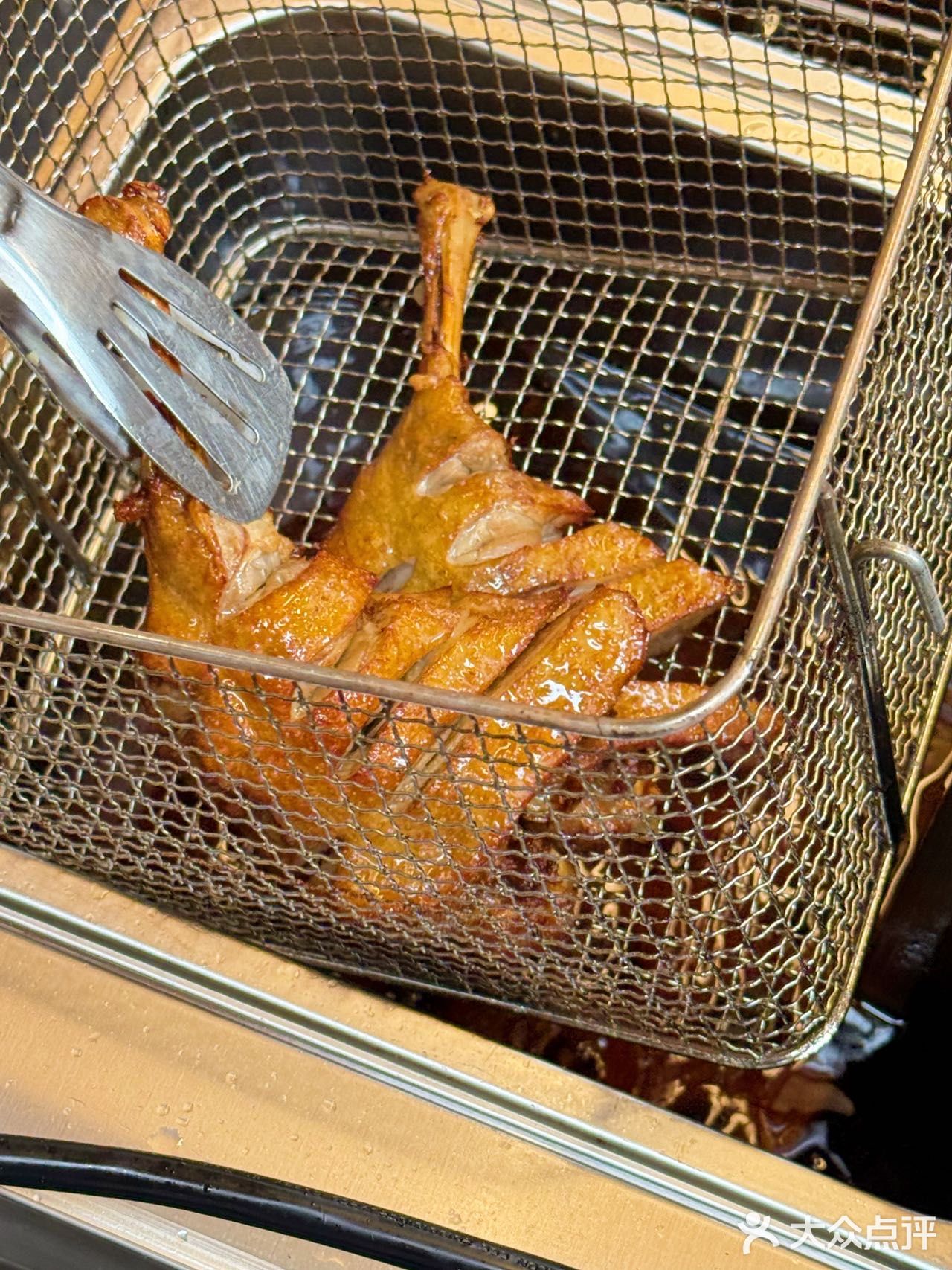 6r一个大大个鸭腿!好吃晕了