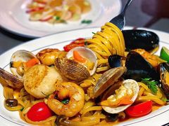 -Oasis Bar & Grill