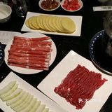 服务态度不算好，因为有一盘羊肉颜色发黑