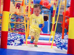 -嘿哟动霸CHUA·新潮玩运动娱乐中心·蹦床滑冰团建乐园