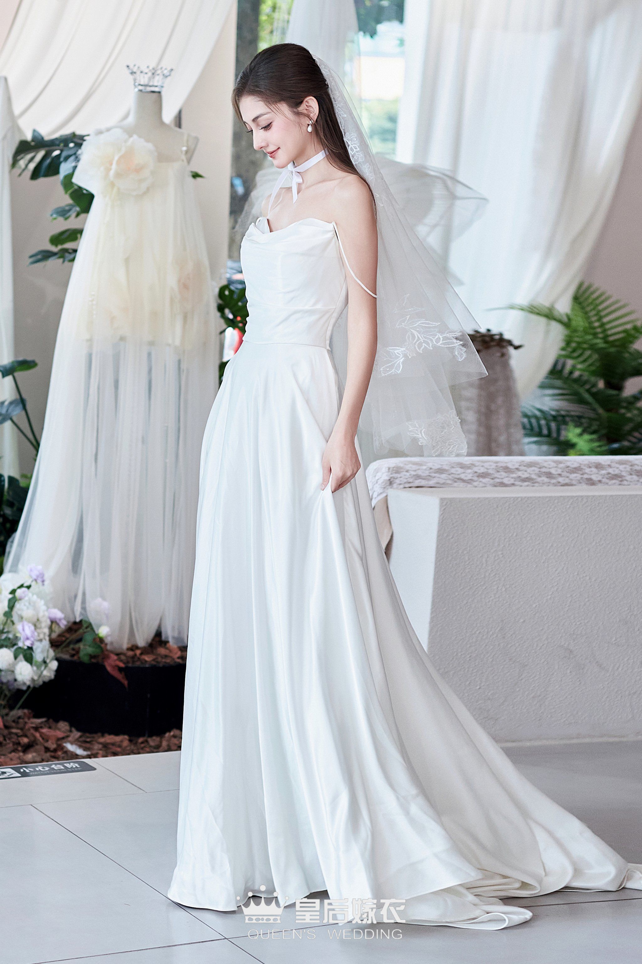气质长裙的白色梦