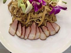 -园中园美食城