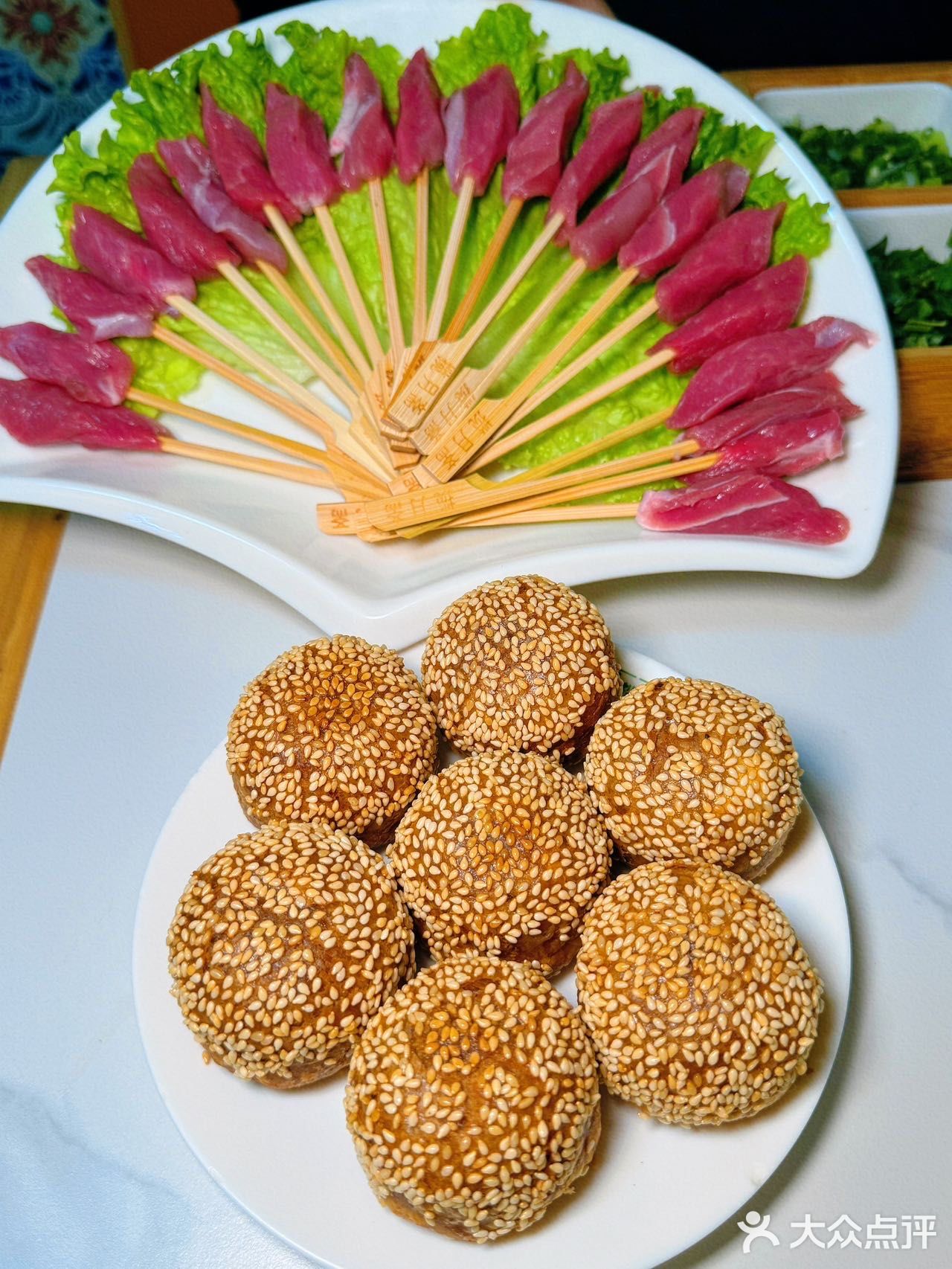 麻酱+韭菜花，也就只有老北京涮肉才有的吧！