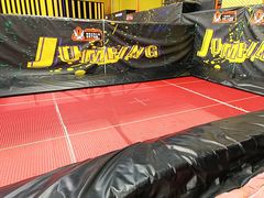 -爱蹦iBOON蹦床运动馆(江汉店)